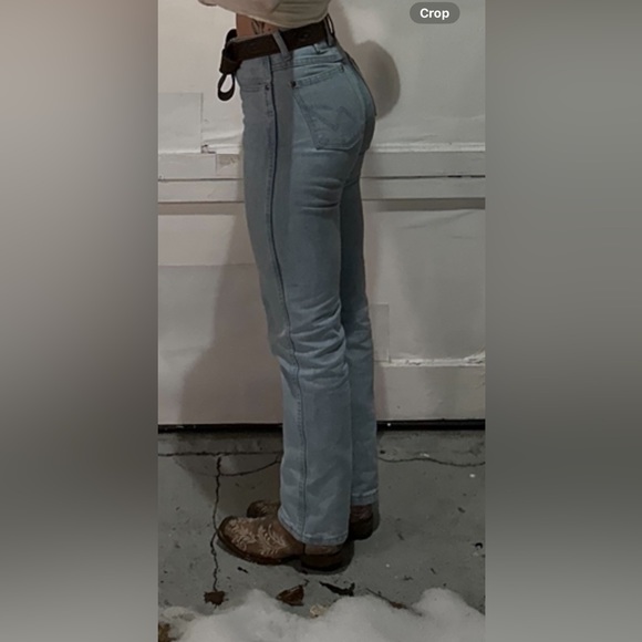 Woman’s wrangler boot cut jeans - Picture 2 of 2
